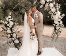 Ein eleganter Rahmen für besondere Hochzeitsmomente: runder Traubogen mit üppiger weißer Blumendekoration und festlichem Kronleuchter. ich brauche ein kostenfreies plugin für meine wp hp um bilder darzustellen wie kann ich auf meinem mac eine datensicher ung zu meinen nas einrichten erstelle beschreibungen für die gärtnerei reinwald thema hochzeit bild bespreibeung zu https://dev.reinwald-gaertnerei.de/wp-content/uploads/Hoher-Darsberg-Gaertnerei-Reinwald-Heilbronn-heiraten-2-scaled.jpeg https://dev.reinwald-gaertnerei.de/wp-content/uploads/Hoher-Darsberg-Gaertnerei-Reinwald-Heilbronn-heiraten-1.jpeg https://dev.reinwald-gaertnerei.de/wp-content/uploads/Hoher-Darsberg-Gaertnerei-Reinwald-Heilbronn-heiraten-9-scaled.jpeg https://dev.reinwald-gaertnerei.de/wp-content/uploads/Hoher-Darsberg-Gaertnerei-Reinwald-Heilbronn-heiraten-10-scaled.jpeg https://dev.reinwald-gaertnerei.de/wp-content/uploads/Hoher-Darsberg-Gaertnerei-Reinwald-Heilbronn-heiraten-8-scaled.jpeg https://dev.reinwald-gaertnerei.de/wp-content/uploads/Hoher-Darsberg-Gaertnerei-Reinwald-Heilbronn-heiraten-7-scaled.jpeg https://dev.reinwald-gaertnerei.de/wp-content/uploads/Hoher-Darsberg-Gaertnerei-Reinwald-Heilbronn-heiraten-6.jpeg https://dev.reinwald-gaertnerei.de/wp-content/uploads/Hoher-Darsberg-Gaertnerei-Reinwald-Heilbronn-heiraten-5.jpeg https://dev.reinwald-gaertnerei.de/wp-content/uploads/Hoher-Darsberg-Gaertnerei-Reinwald-Heilbronn-heiraten-4.jpeg https://dev.reinwald-gaertnerei.de/wp-content/uploads/Hoher-Darsberg-Gaertnerei-Reinwald-Heilbronn-heiraten-3-scaled.jpeg bist du sicher? https://dev.reinwald-gaertnerei.de/wp-content/uploads/Hoher-Darsberg-Gaertnerei-Reinwald-Heilbronn-heiraten-14-scaled.jpg https://dev.reinwald-gaertnerei.de/wp-content/uploads/Hoher-Darsberg-Gaertnerei-Reinwald-Heilbronn-heiraten-11-scaled.jpg https://dev.reinwald-gaertnerei.de/wp-content/uploads/Reinwald-Gaertnerei-Heilbronn-Hochzeit-Hoher-Darsberg-2022-28-8.jpeg https://dev.reinwald-gaertnerei.de/wp-content/uploads/Reinwald-Gaertnerei-Heilbronn-Hochzeit-Hoher-Darsberg-2022-28-7-scaled.jpeg https://dev.reinwald-gaertnerei.de/wp-content/uploads/Reinwald-Gaertnerei-Heilbronn-Hochzeit-Hoher-Darsberg-2022-28-6-scaled.jpeg